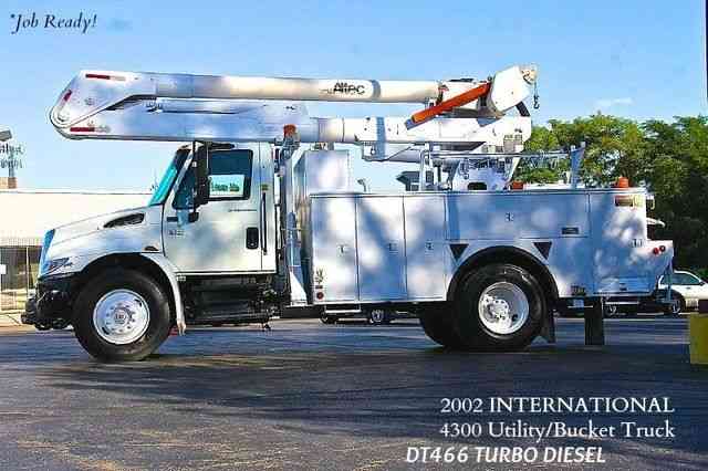 International 2dr Utility/Bucket Truck (2002)