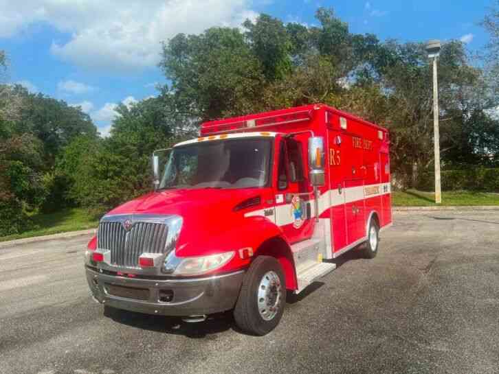 International 4400 Ambulance DT530 8. 7L Diesel Wheeled Coach MAV Ambulance (2002)