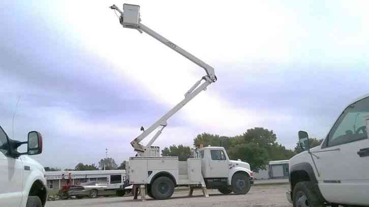 International 4700 47' Bucket Truck (2002)