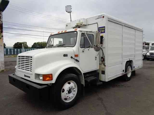 INTERNATIONAL 4700 (2002)