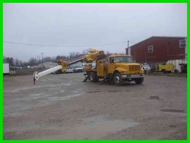 INTERNATIONAL 4900 DTD466 7 SPEED TEREX COMMANDER DIGGER DERRICK WITH LIFTING CAPACITY (2002)