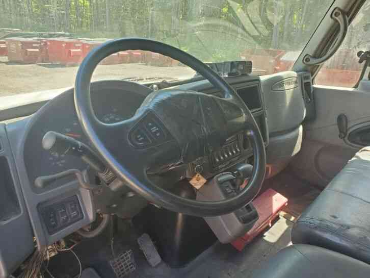 International 7400 (2002)