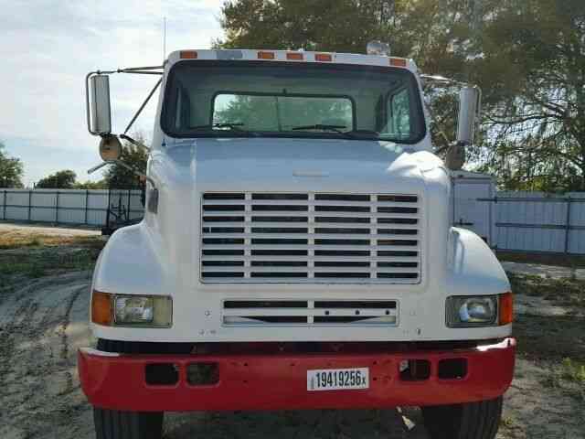 International 8100 (2002)