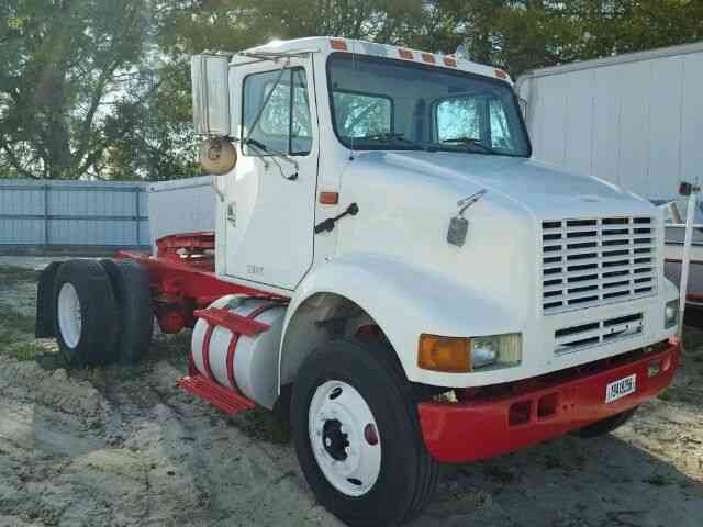 International 8100 (2002) : Daycab Semi Trucks