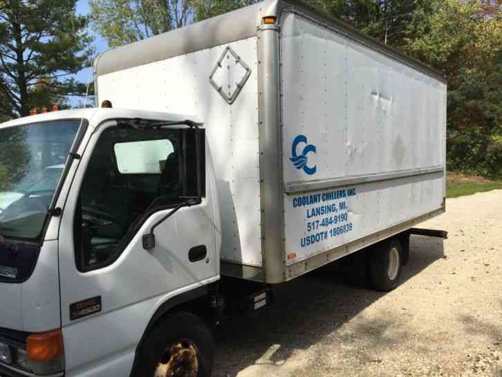 Isuzu W4500 box truck (2002)