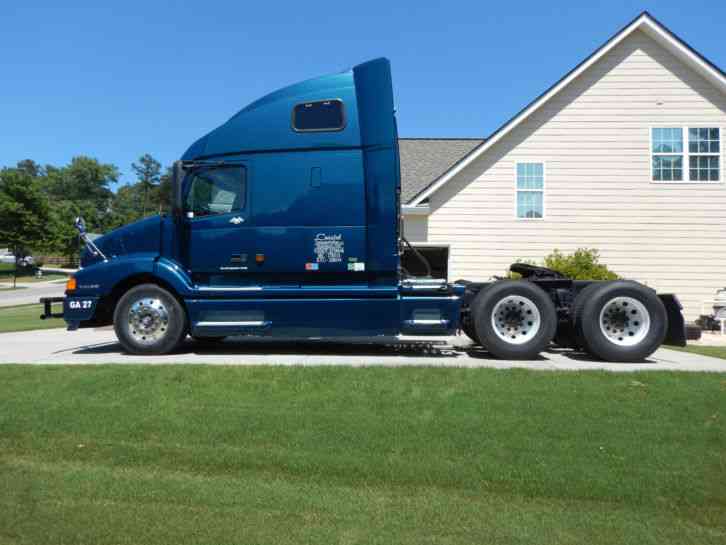 Volvo VNL 660 (2002) : Sleeper Semi Trucks