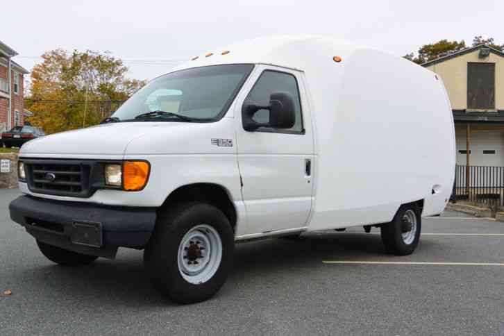 Ford E-350 (2003)