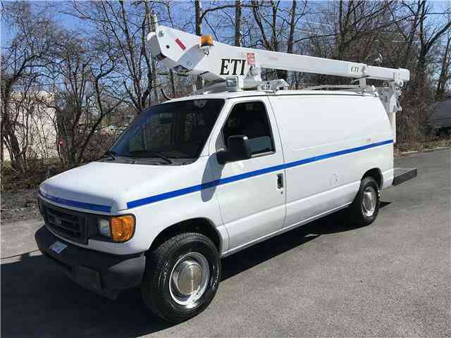 Ford Econoline Bucket Van E350 One Owner 35ft (2003)