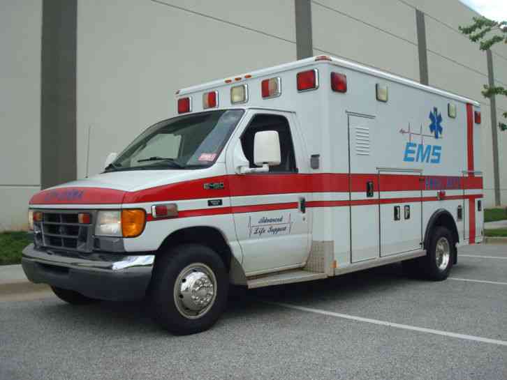 Ford E450 Ambulance Wheeled Coach (2003)