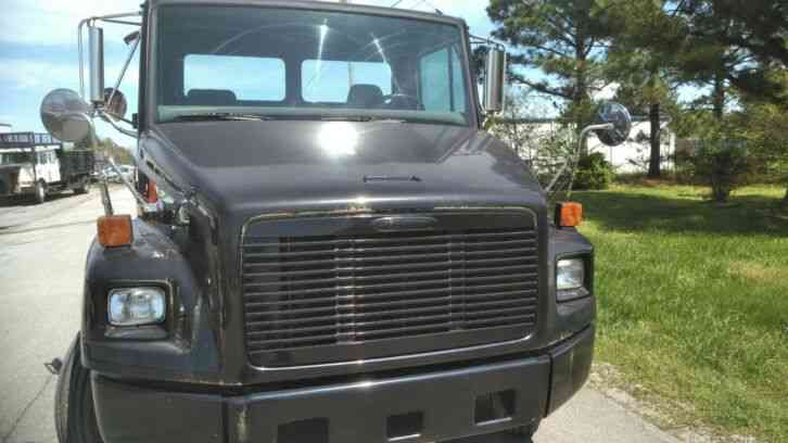 Freightliner FL 70 with PW, Cold Air, PTO & Hydraulic Pump (2003)