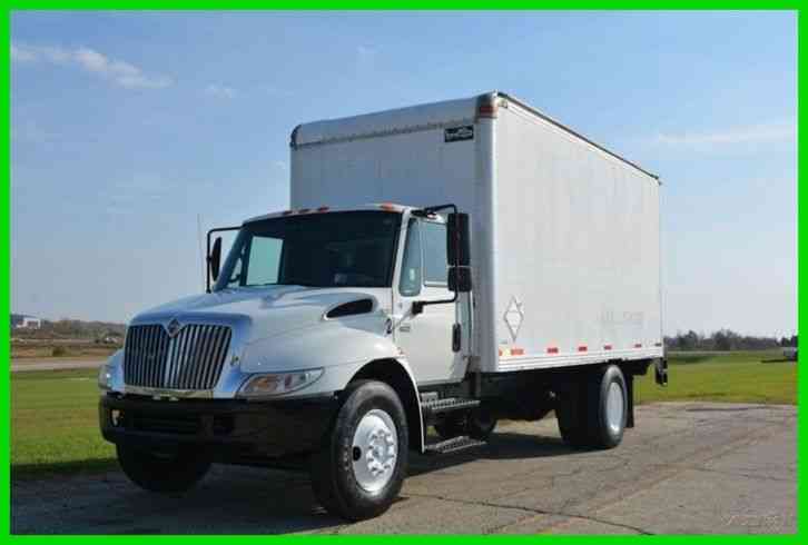 International 4200 18Ft Box Truck (2003)