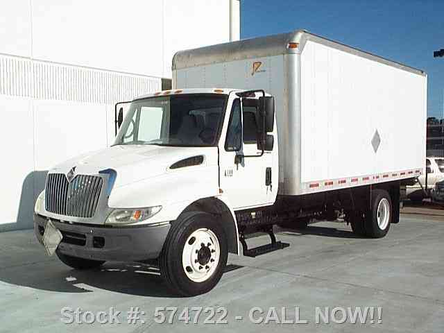 International WorkStar 4200 VT365 DIESEL DRW BOX TRUCK (2003)