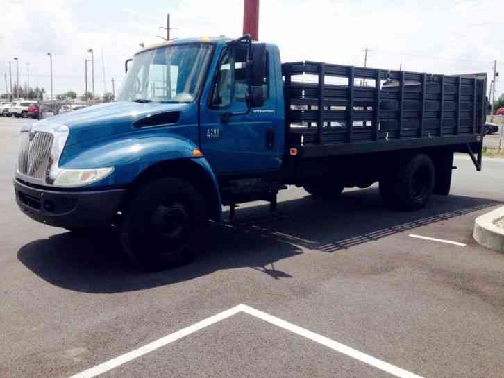 International 4200 VT365 (2003)