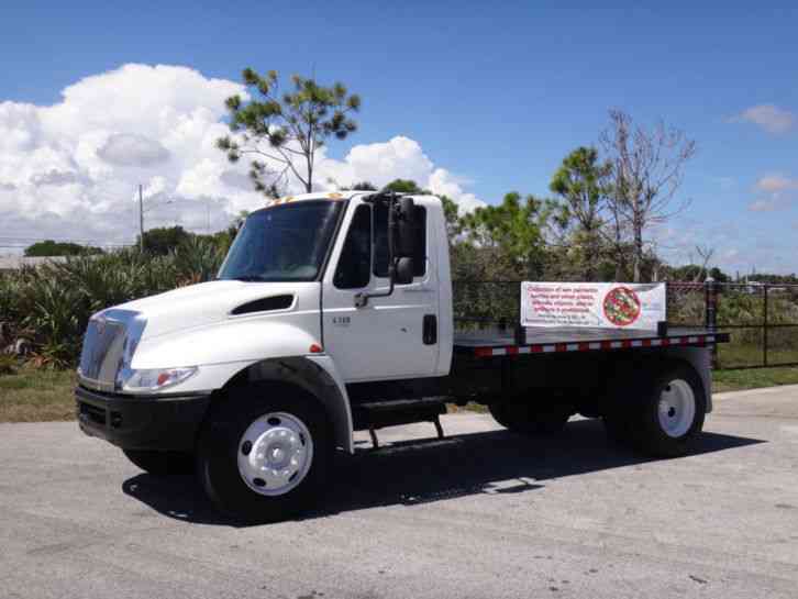 International 4300 Flatbed (2004)