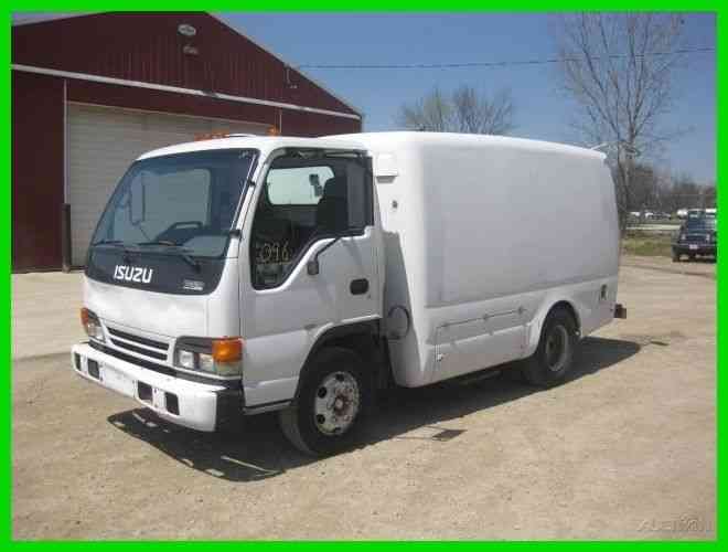 ISUZU NPR 12 FOOT TRU-GREEN SPRAYER TRUCK (2003)