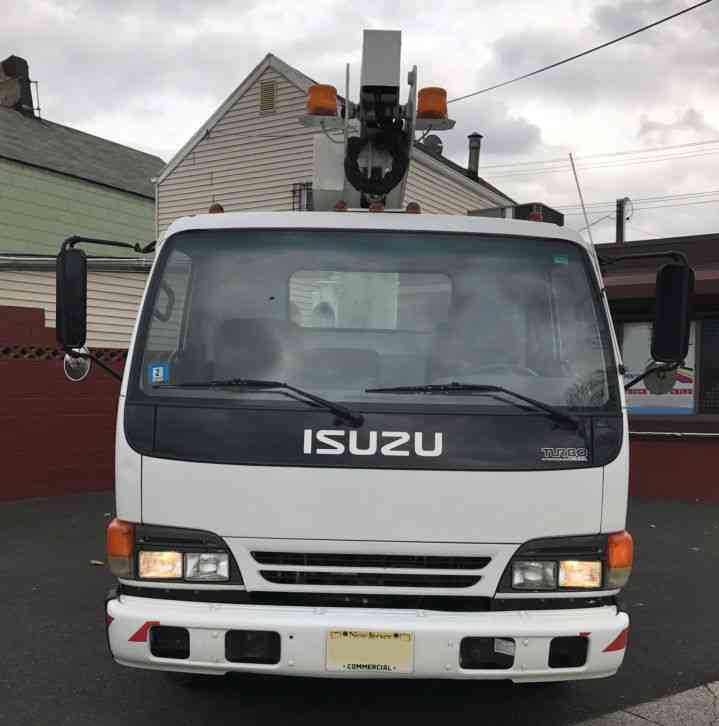 Isuzu NPR (2003) : Bucket / Boom Trucks