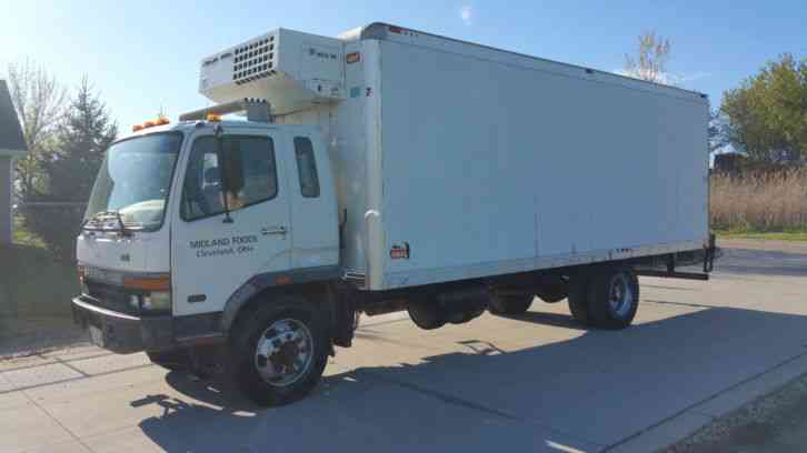 Mitsubishi UD Hino 24ft Reefer Truck Auto Under CDL 266K Runs And Drives NO RESERVE  (2003)