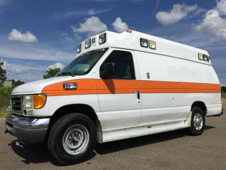 Ford E350 Medix Ambulance (2004)