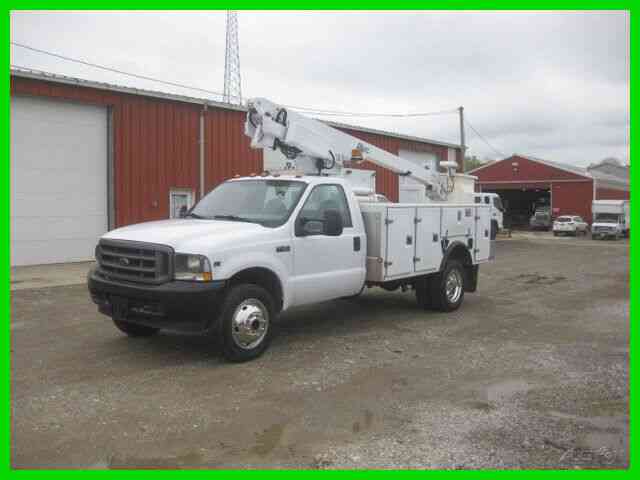 FORD F450 6. 8L GAS AUTO ''''FOUR WHEEL DRIVE'' WITH ALTEC 35 FOOT REACH BUCKET BOOM (2004)