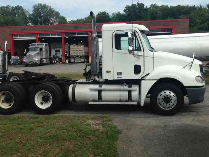 FREIGHTLINER FCL12064ST (2004)