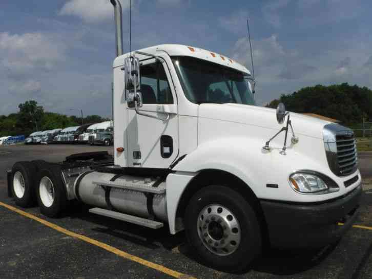 FREIGHTLINER FCL12064ST (2004)