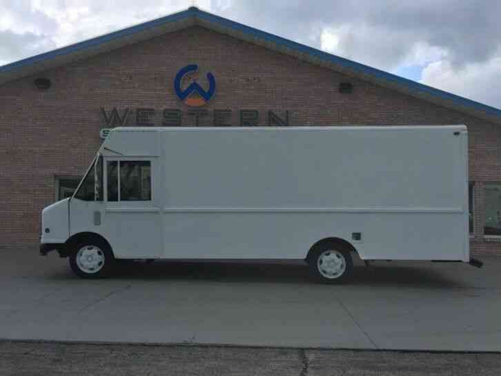 Freightliner P1000 Step Van Delivery Food Truck MT55 (2004)