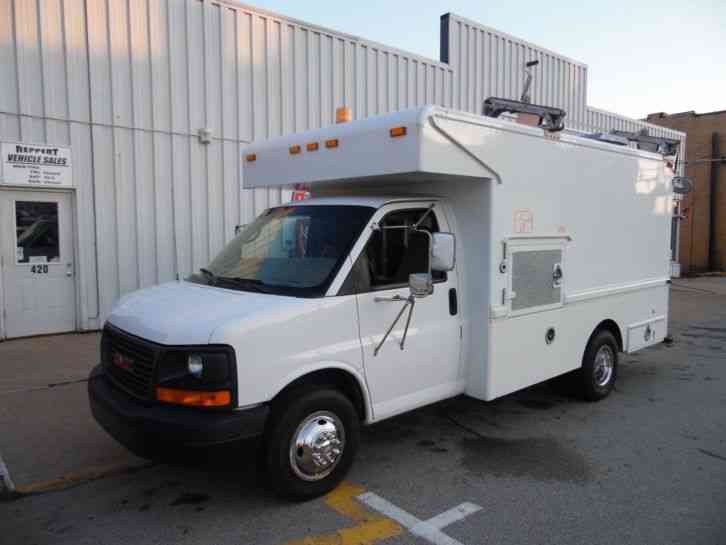 GMC G3500 UTILIMASTER ALUMINUM VAN (2004)