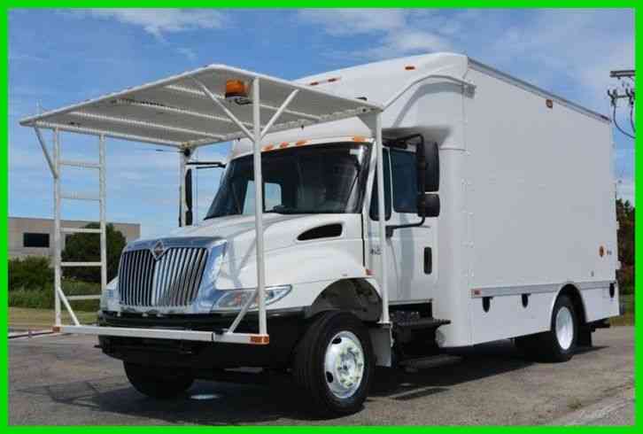 International 4200 Walk-In Utility / Service Truck (2004)