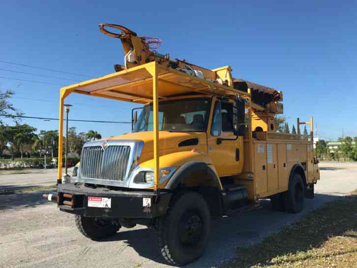 International 4300 4x4 (2004)