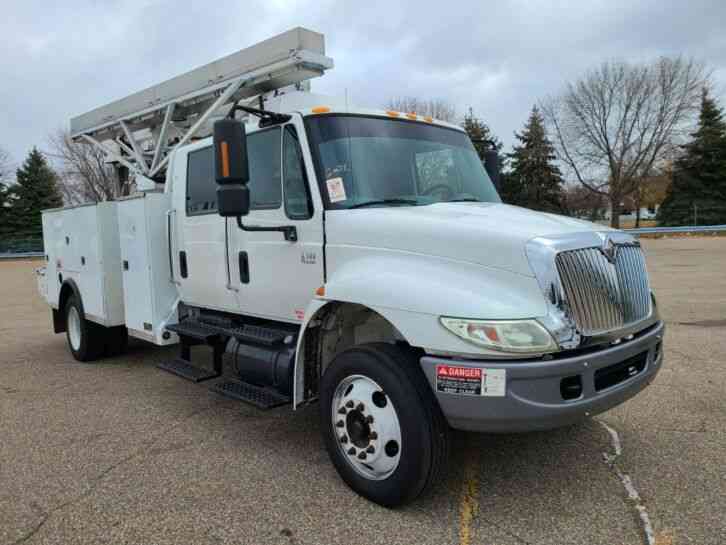 International 4300 Crew Cab 14, 000 Actual Miles Service Body /Cab & Chassis (2004)