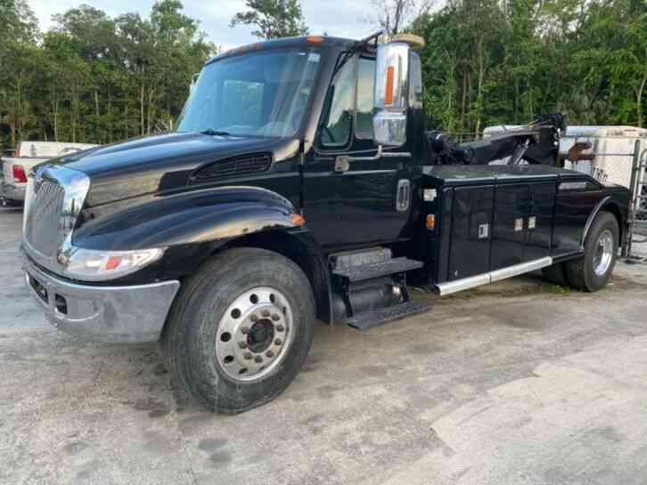 International 4400 (2004)