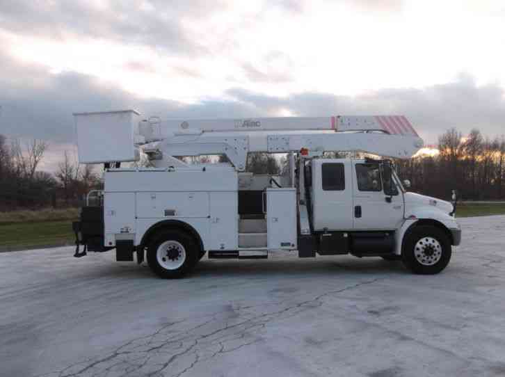 International 4400 DT466 Diesel (2004) : Bucket / Boom Trucks