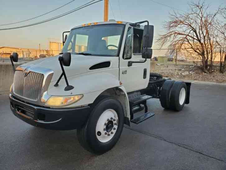 International 4400 4400 DT466E Automatic Only 91K Miles (2004)