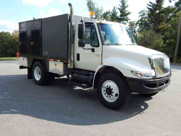 International 4400 (2004)