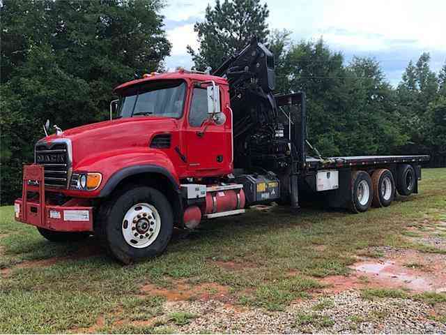 Mack CV713 KNUCKLEBOOM -- (2004)