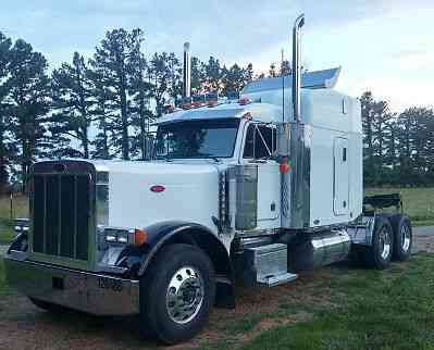 Peterbilt 379 EXT HOOD w/63   UNIBILT $LEEPER (2004)