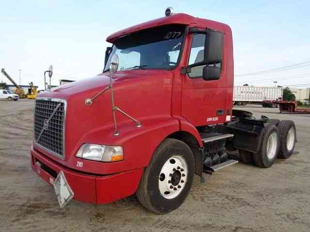 VOLVO DAYCAB TRUCK (2004)