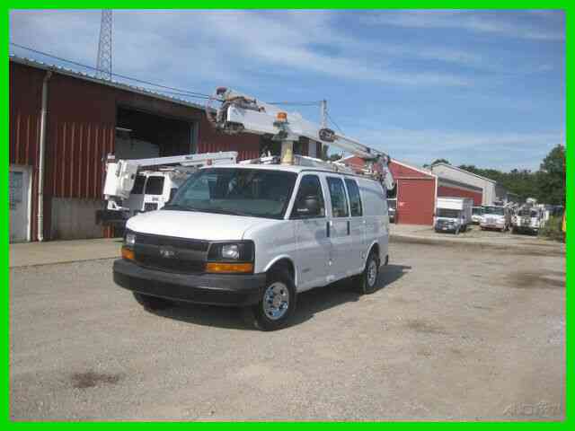 CHEVROLET 3500 EXPRESS 6. 0 AUTO WITH 34' REACH DURALIFT BUCKET/BOOM (2005)