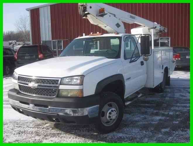 CHEVROLET 3500 ''FOUR WHEEL DRIVE'' 34' REACH BUCKET/BOOM (2005)