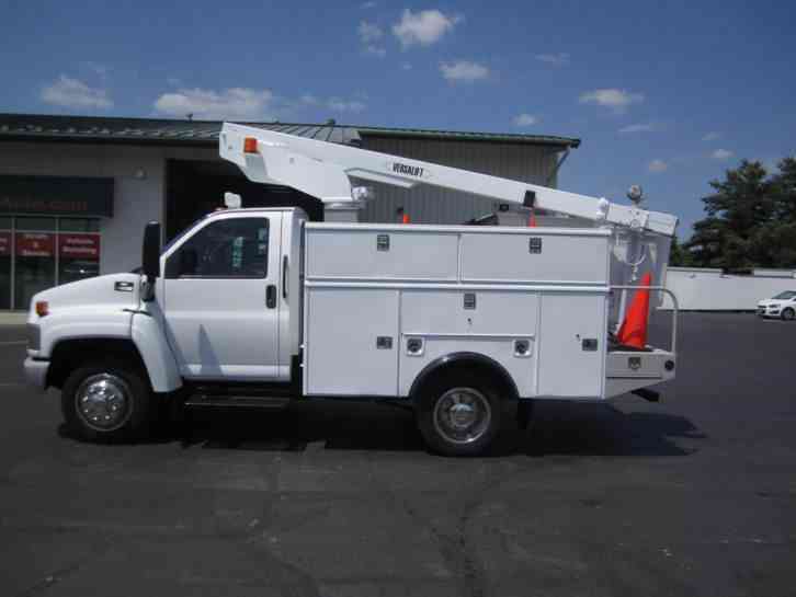 Chevrolet C4500 with Utility Bed and Versalift Boom/Bucket (2005)