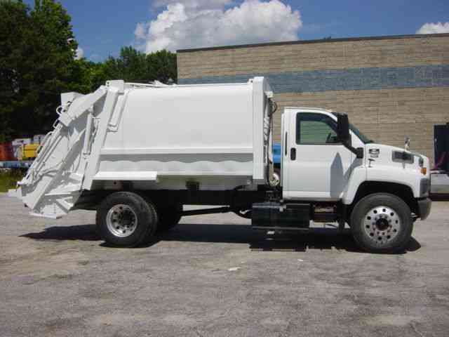 Chevrolet C7500 11 Yard Garbage Truck Packer (2005)