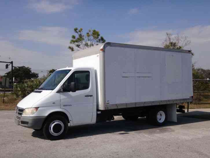 Dodge Sprinter 3500 158WB Box Truck (2005)
