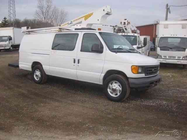 FORD E350 5. 4 GAS AUTO AC WITH 34' REACH ARMLIFT BUCKET/BOOM (2005 2005 Ford E 250 Tire Size Lt245 75r16 Commercial