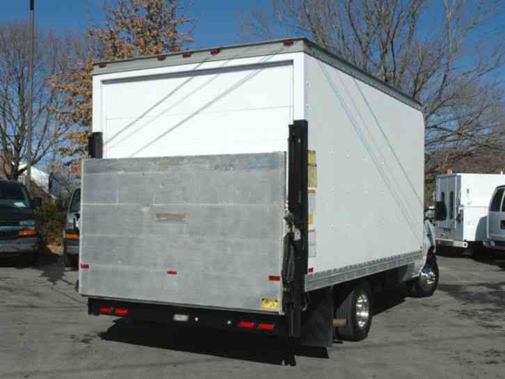 Ford 15 FT BOX TRUCK / LIFT GATE / DIESEL (2005) : Van / Box Trucks