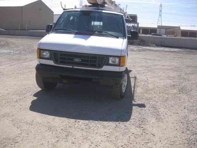 FORD (2005) : Bucket / Boom Trucks 2005 Ford E 250 Tire Size Lt245 75r16 Commercial