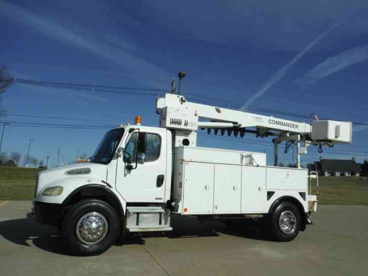 FREIGHTLINER DIGGER DERRICK TRUCK (2005)