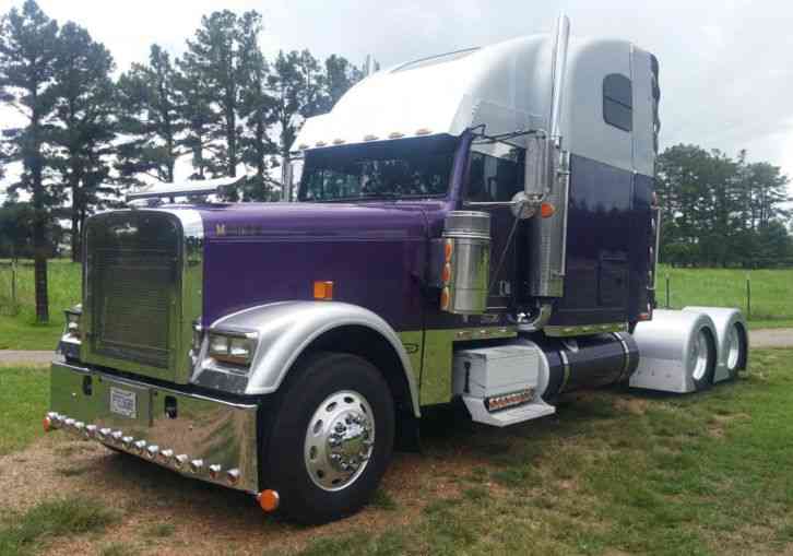 Freightliner CLA$$IC XL w/70  CONDO (2005)