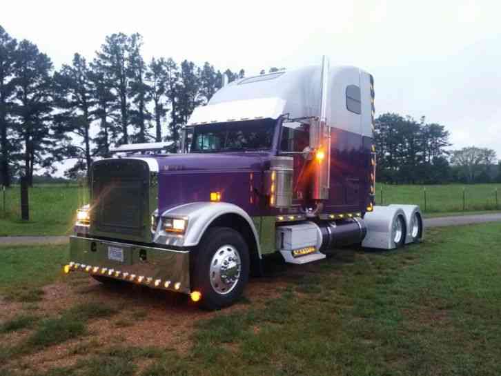 Freightliner CLASSIC XL w/70  CONDO (2005)