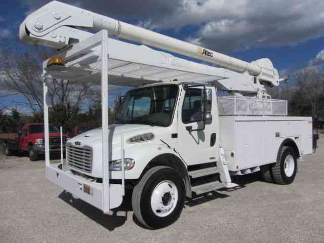 Freightliner M2 2005 Bucket Boom Trucks