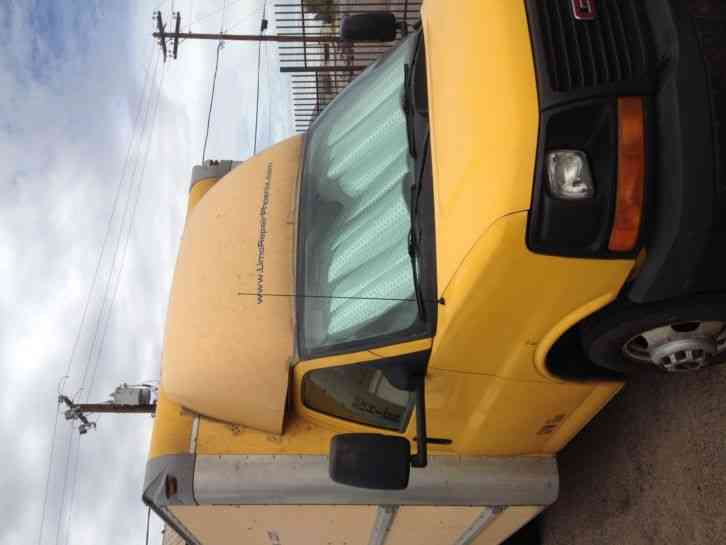 GMC GMC SAVANA 3500 BOX TRUCK (2005)